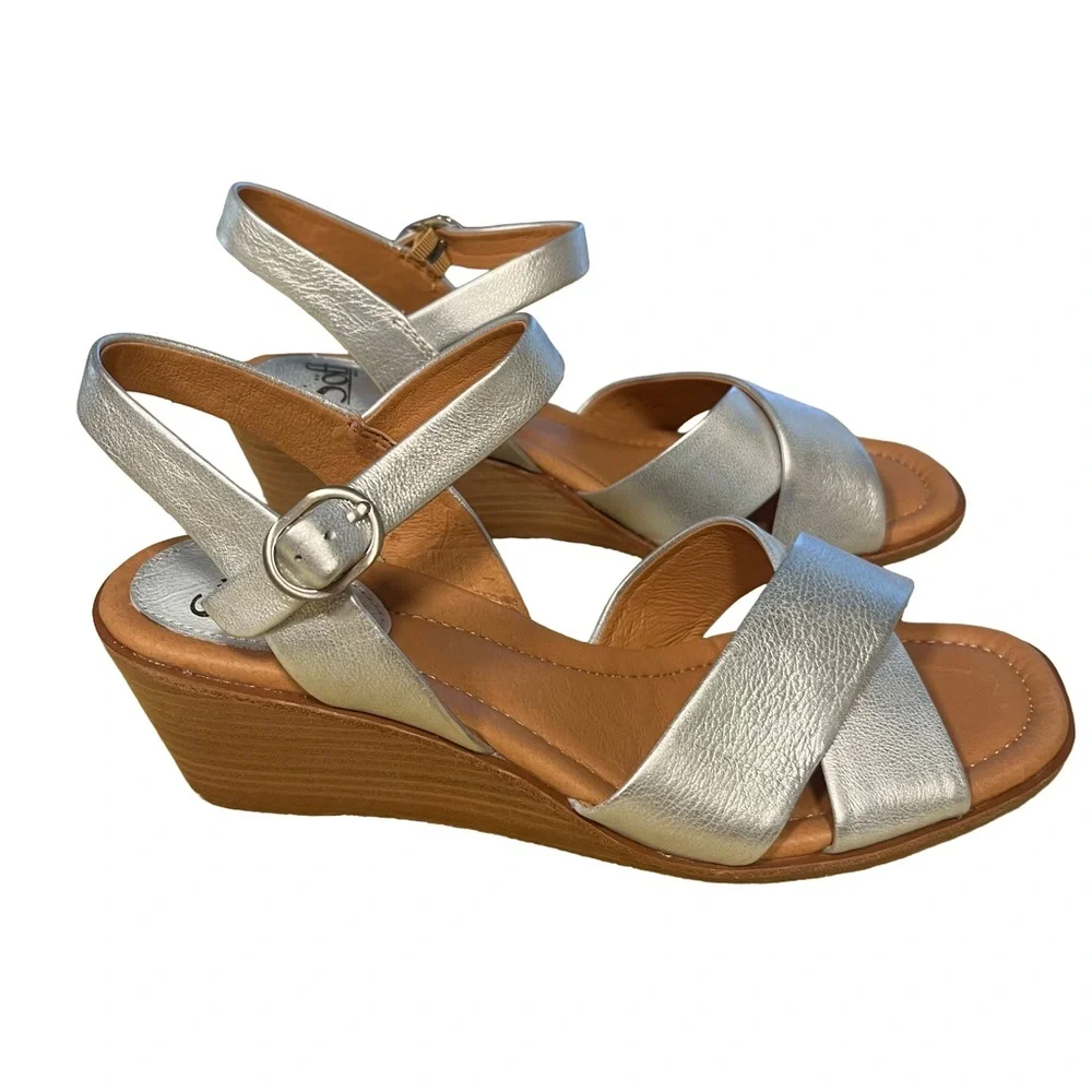 NEW Sofft Gabella Crisscross Silver Leather Sz 11 Strappy Wedge Heel Sandals